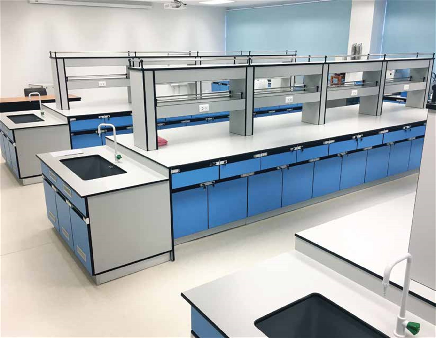 Laboratory with compact laminate worktops and blue cabinets